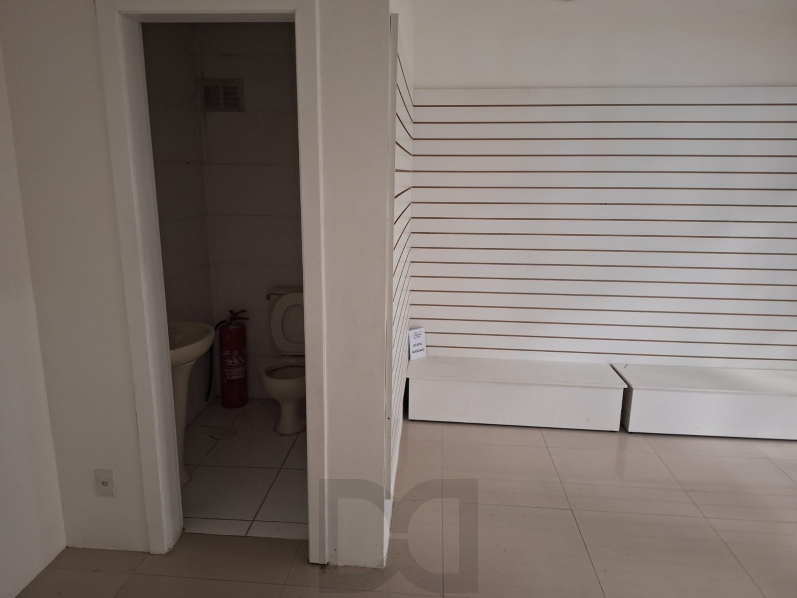LOJA TÉRREA NA GALERIA QUINTA AVENIDA CENTER, Bairro Moinhos ,45,38 m2 com mezanino com vaga de garagem. — foto 12