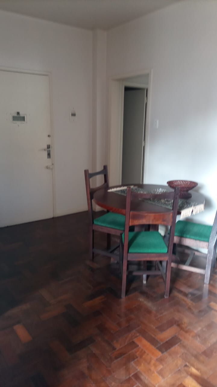 apartamento com 74m de área privativa, 02 dormitórios, sendo um deles com sacada, Rua Pinto Bandeira — foto 3