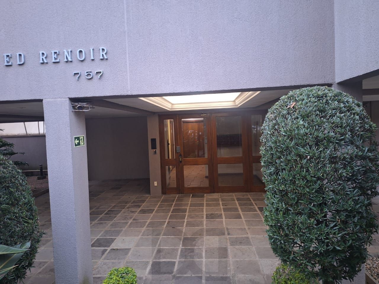 Apto 97m2, 3 banheiros, 1 suite, sacada c/churrasq. 01 vaga escriturada, Rua Corte Real Petropolis — foto 4