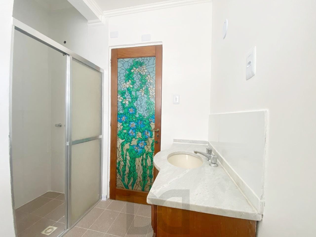 Apartamento reformado de 3 dormitórios transformado em 2 perto da Redenção — foto 13