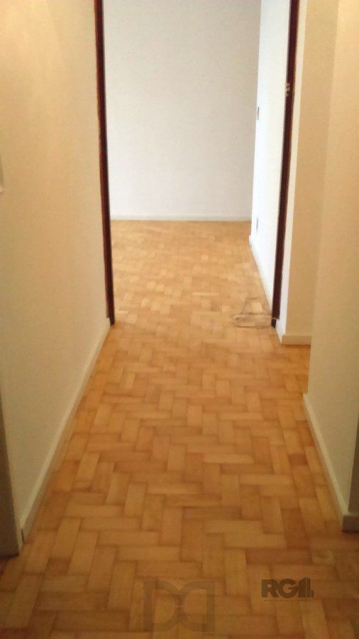 Ampla apartamento 3 dormitorios,living 2 ambientes na Cidade Baixa, com 2 garagem, — foto 8