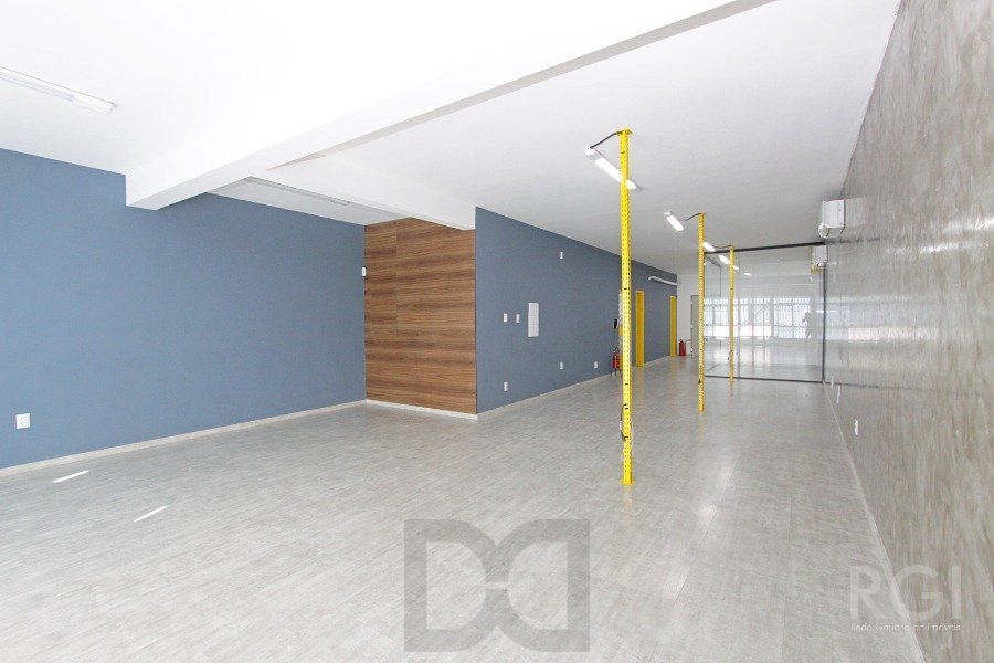 PRÉDIO COMERCIAL PARA SEDE DE EMPRESA COM 400 m² na AVENIDA BAHIA, SÃO GERALDO, JUNTO AO RESTAURANTE KONKA Porto Alegre — foto 4
