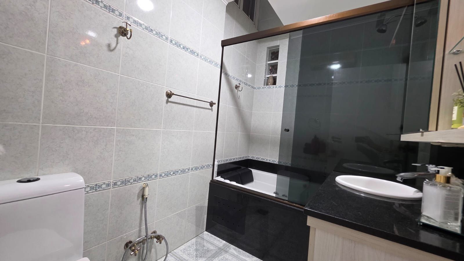 Maravilhoso apartamento no bairro Rio Branco próximo ao Zaffari Cabral , Igreja e colegio — foto 29