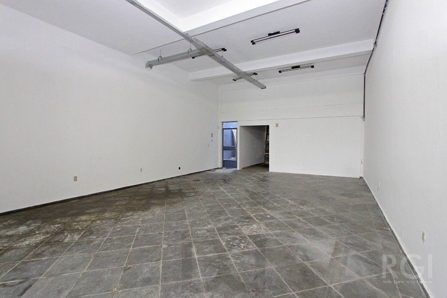 PRÉDIO COMERCIAL PARA SEDE DE EMPRESA COM 400 m² na AVENIDA BAHIA, SÃO GERALDO, JUNTO AO RESTAURANTE KONKA Porto Alegre — foto 23