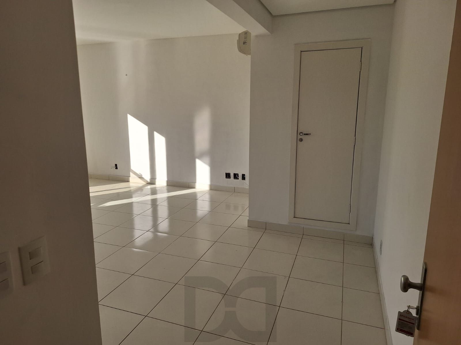 Sala coml. 33,82m2 Praia de Belas, mobiliada,01 vaga escrit. coberta — foto 4