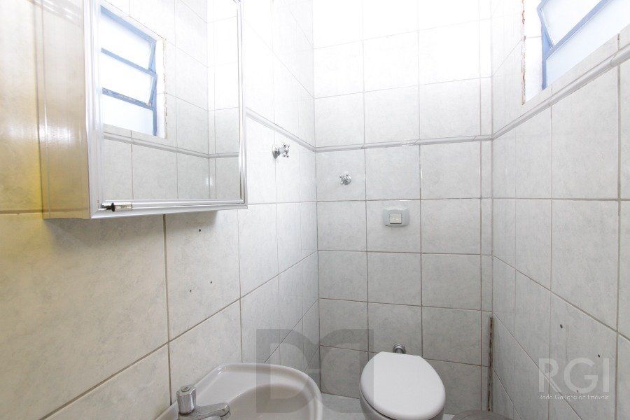 PRÉDIO COMERCIAL PARA SEDE DE EMPRESA COM 400 m² na AVENIDA BAHIA, SÃO GERALDO, JUNTO AO RESTAURANTE KONKA Porto Alegre — foto 13
