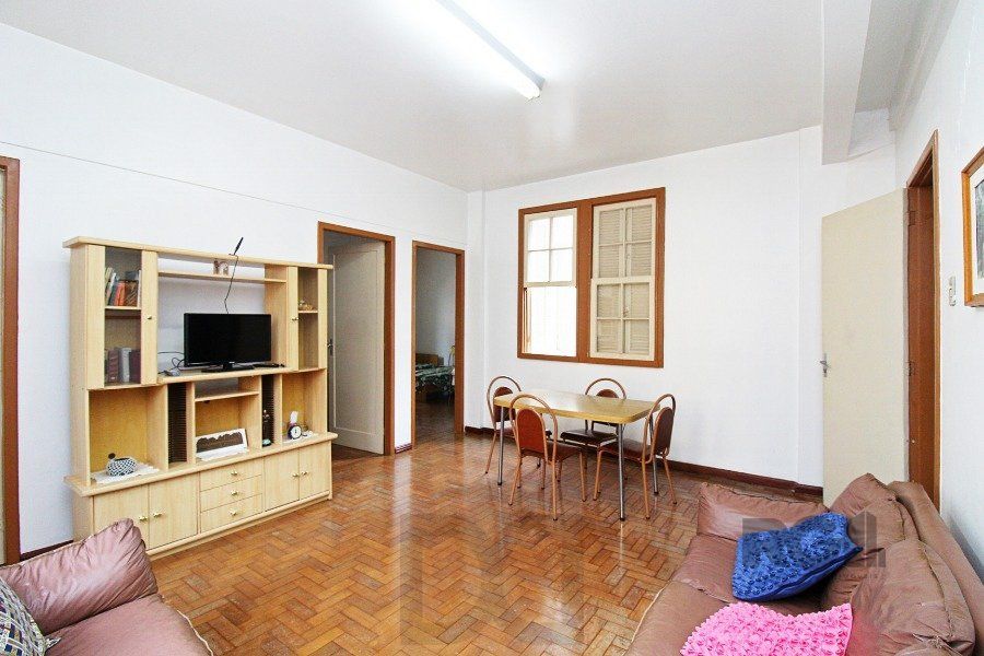 Apartamento a venda na Avenida Alberto Bins com 4 quartos, 2 banheiros, elevador, frente a fundos, no coração do Centro Histórico de Porto Alegre — foto 2