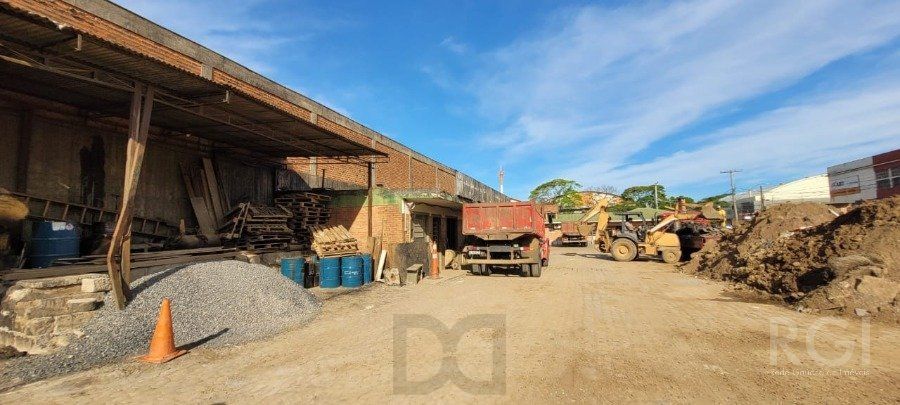 Depósito Pavilhão Venda no Bairro Navegantes com 1800m² de terreno e 324m² de escritórios - De esquina — foto 3