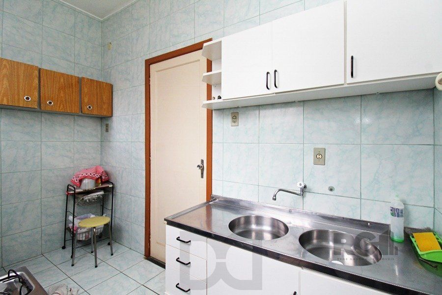 Apartamento a venda na Avenida Alberto Bins com 4 quartos, 2 banheiros, elevador, frente a fundos, no coração do Centro Histórico de Porto Alegre — foto 17