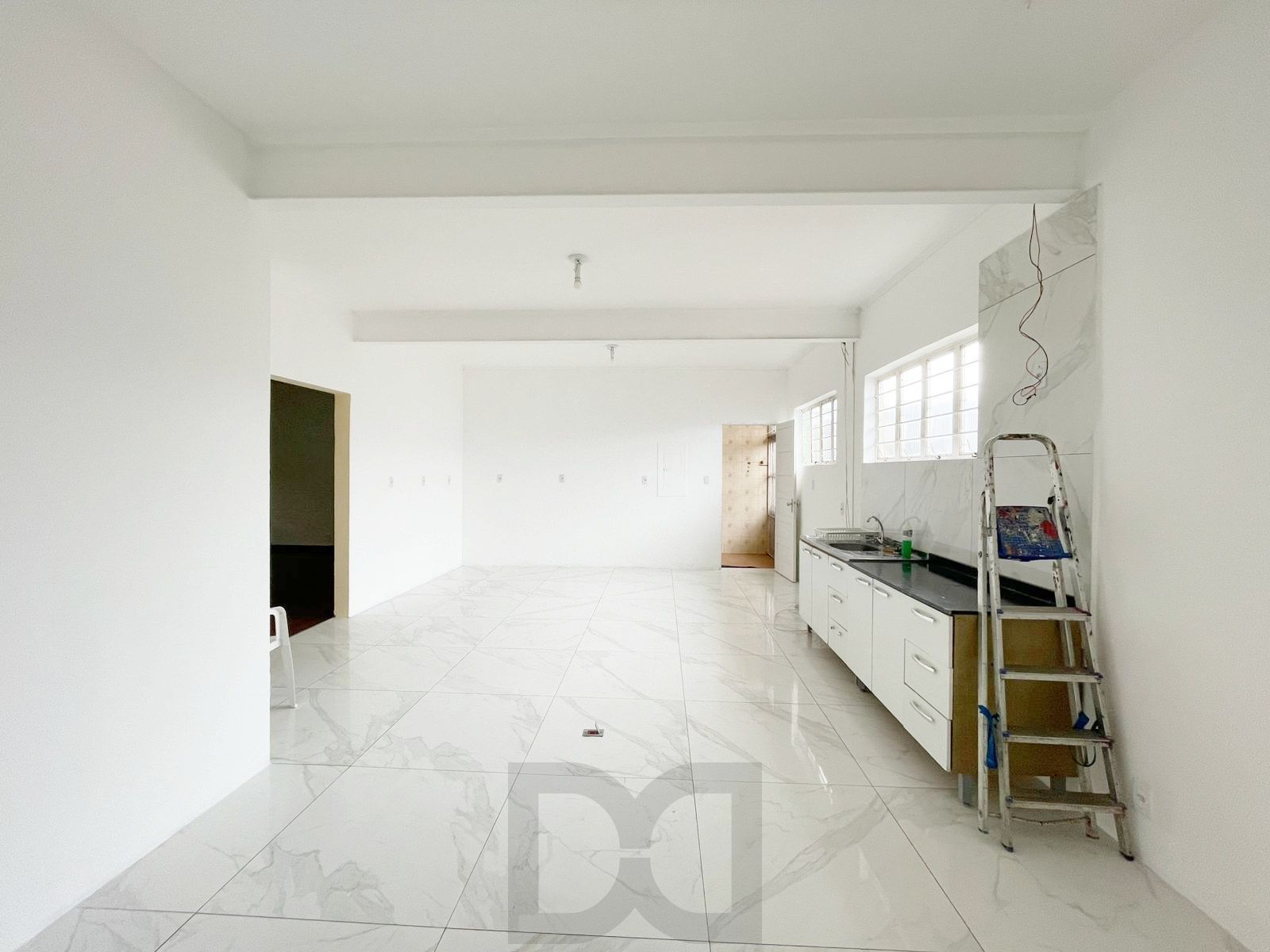 casa com 525 m2 de terreno , casa área construída 395 m2 de área, com 05 dormitorios sendo um suite com banheira — foto 25