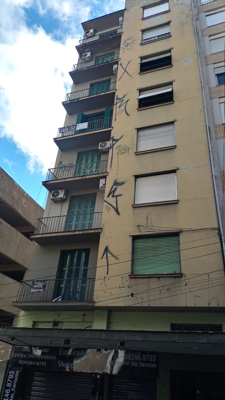 apartamento com 74m de área privativa, 02 dormitórios, sendo um deles com sacada, Rua Pinto Bandeira — foto 1