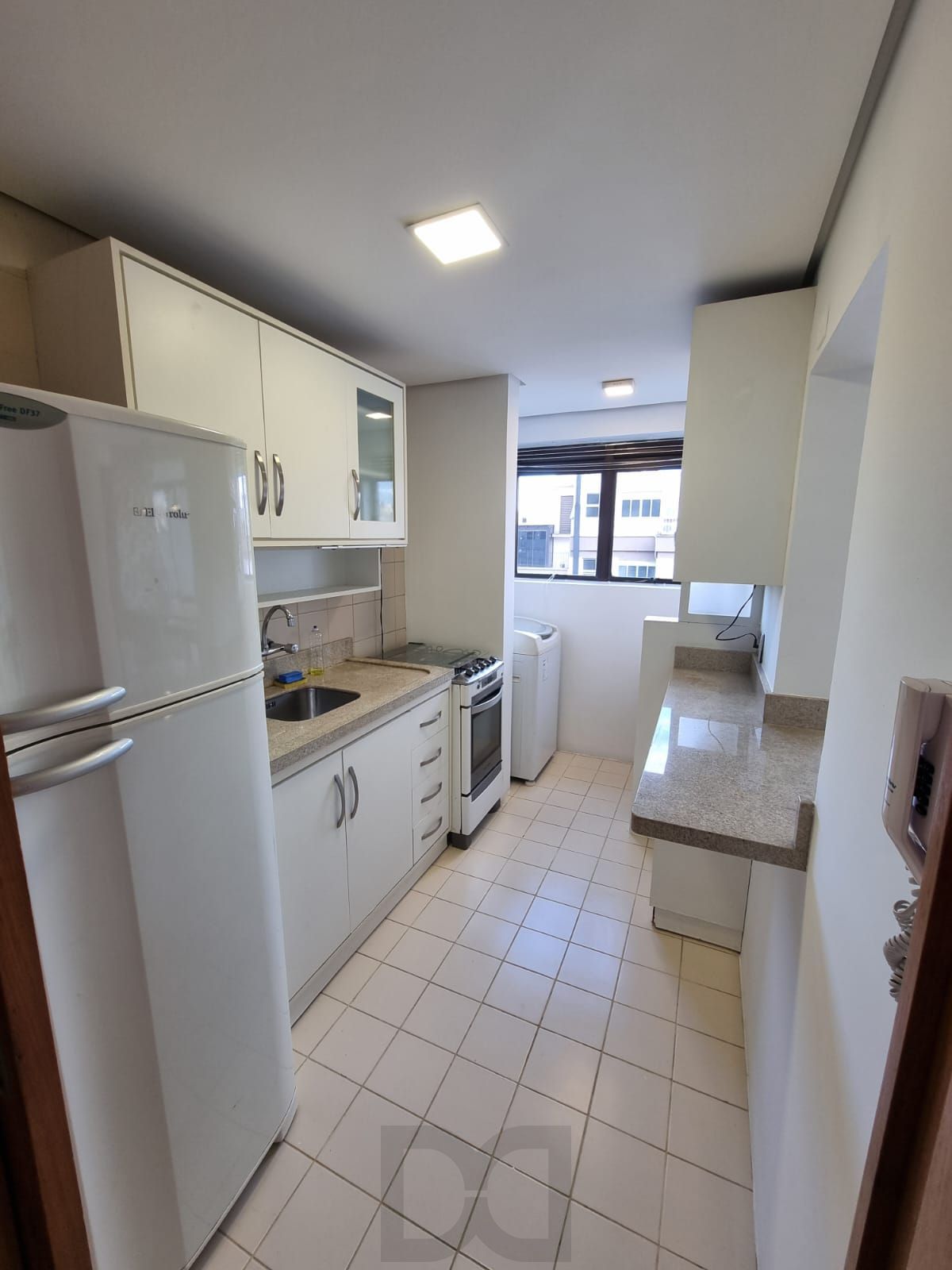 Ótimo apartamento semi mobliado de 1 dormitório no bairro Petrópolis. — foto 5