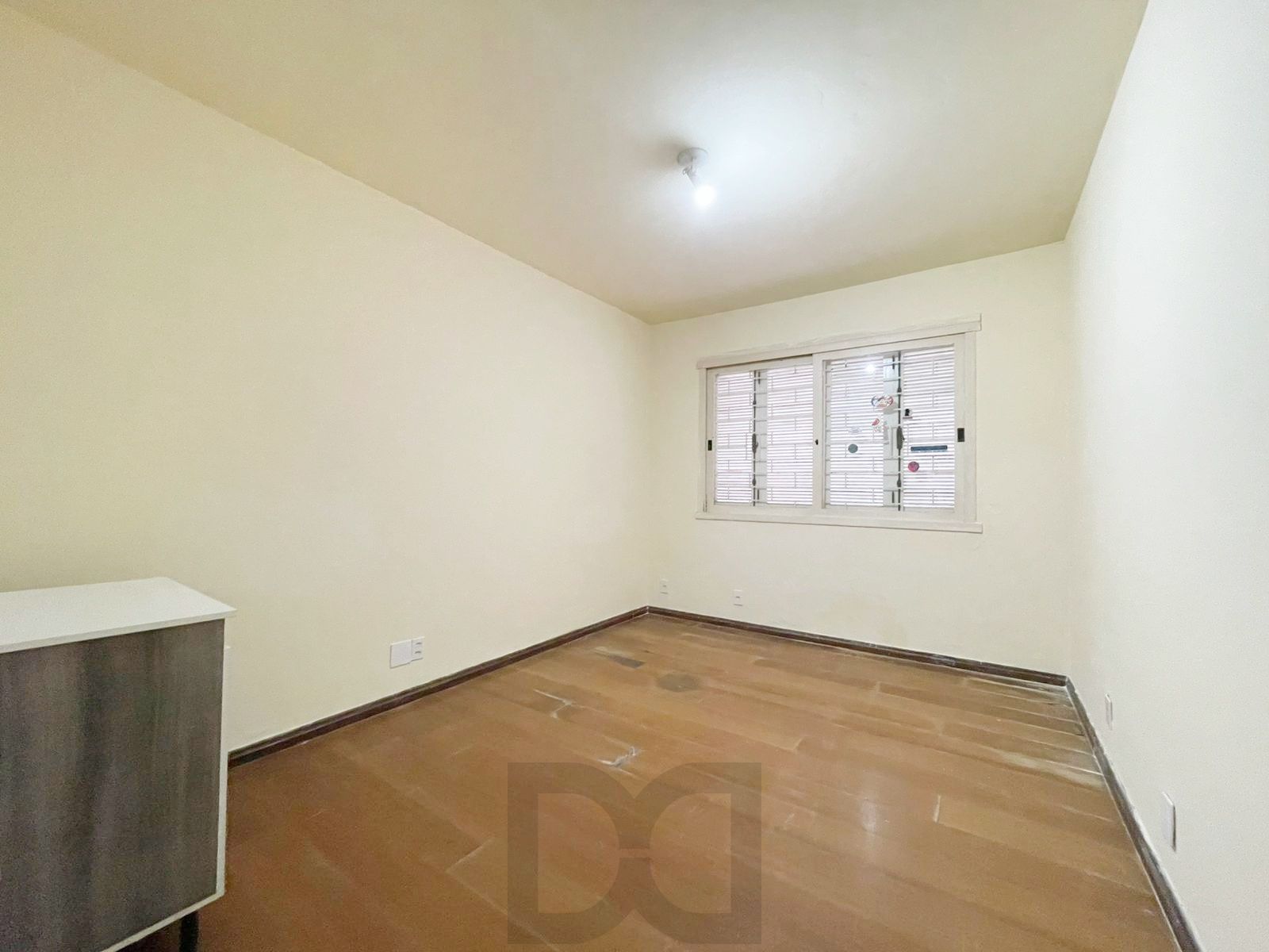 casa com 525 m2 de terreno , casa área construída 395 m2 de área, com 05 dormitorios sendo um suite com banheira — foto 34
