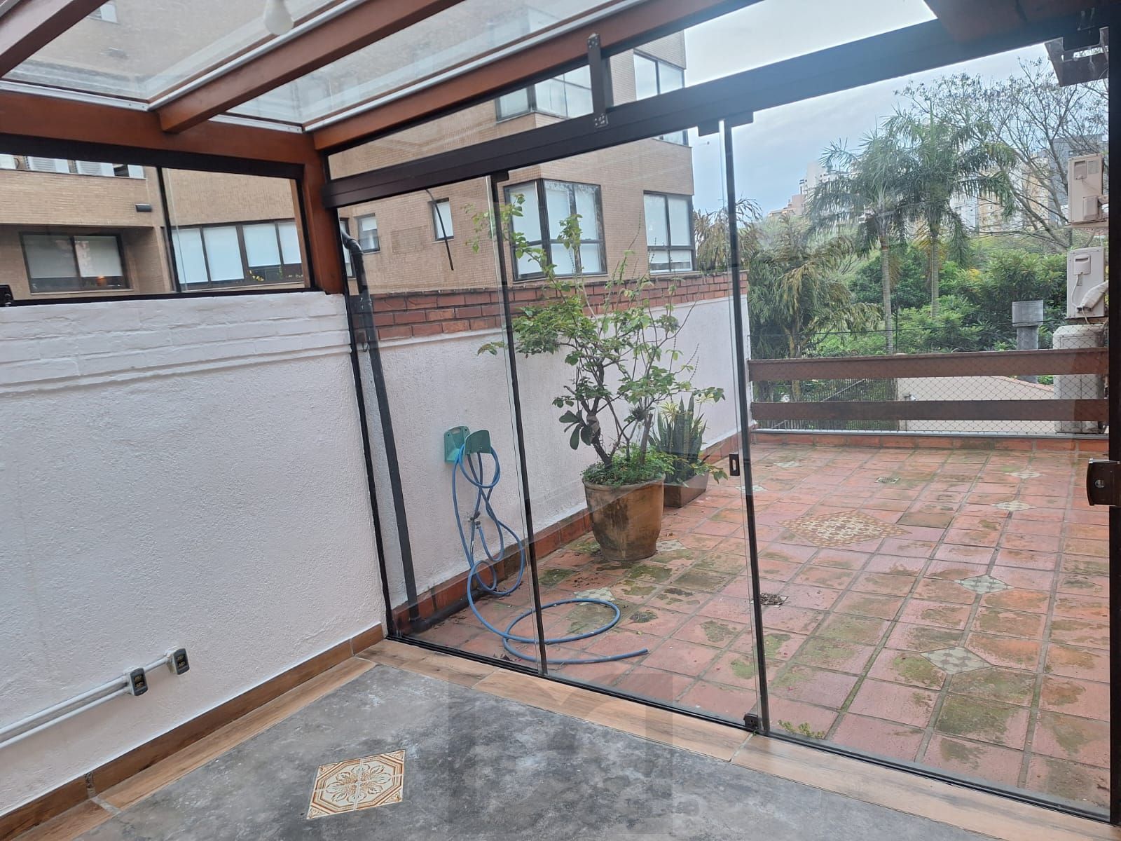 patio lateral