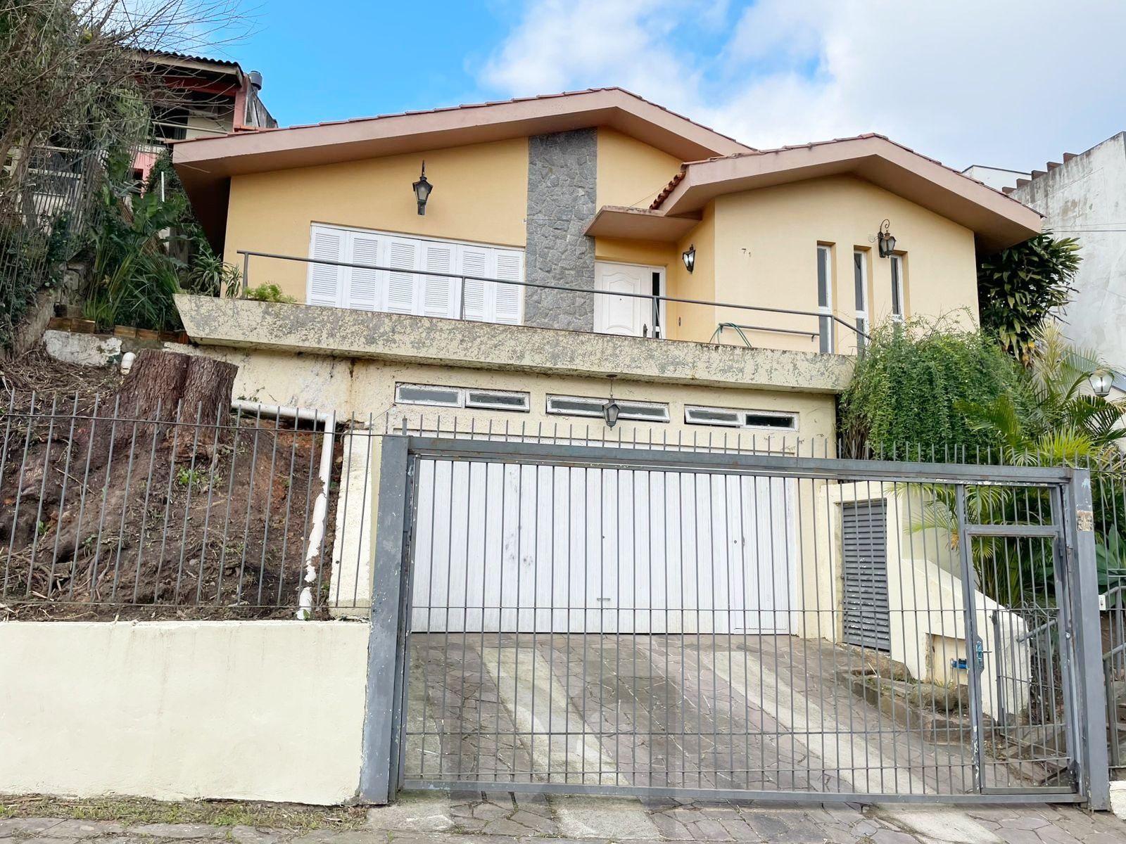casa com 525 m2 de terreno , casa área construída 395 m2 de área, com 05 dormitorios sendo um suite com banheira — foto 2