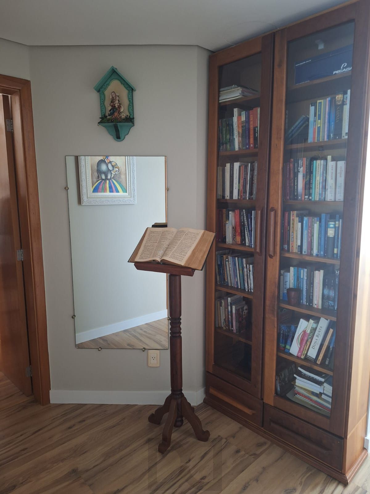 biblioteca na suite