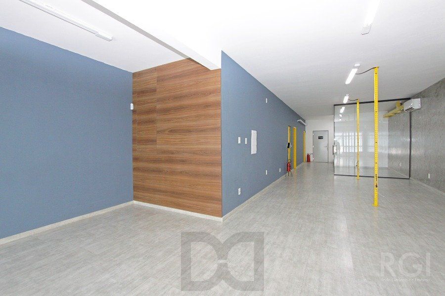 PRÉDIO COMERCIAL PARA SEDE DE EMPRESA COM 400 m² na AVENIDA BAHIA, SÃO GERALDO, JUNTO AO RESTAURANTE KONKA Porto Alegre — foto 5