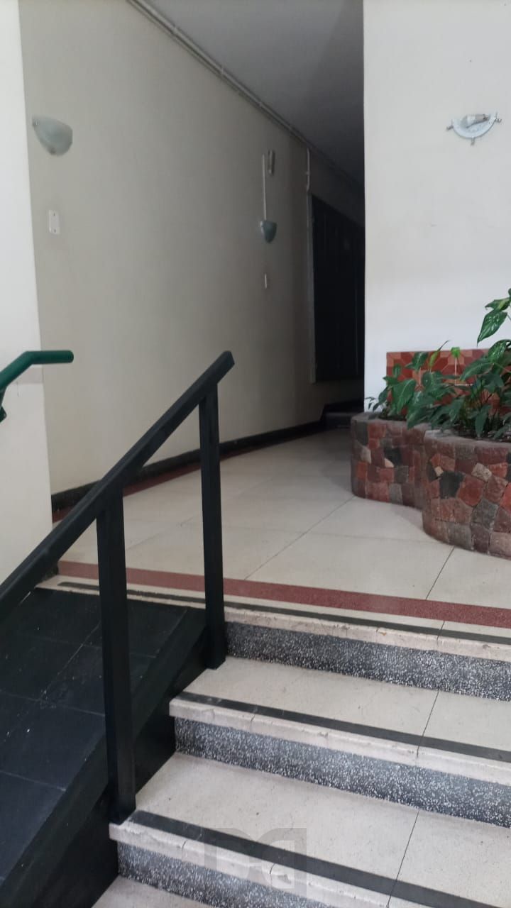 apartamento com 74m de área privativa, 02 dormitórios, sendo um deles com sacada, Rua Pinto Bandeira — foto 2