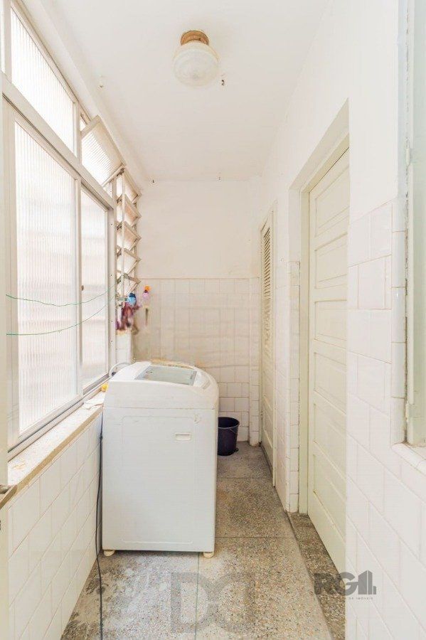 Ampla apartamento 3 dormitorios,living 2 ambientes na Cidade Baixa, com 2 garagem, — foto 7