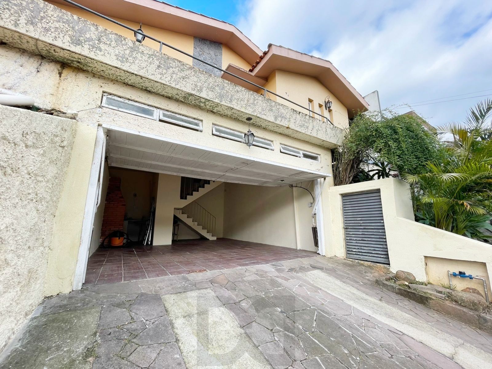 casa com 525 m2 de terreno , casa área construída 395 m2 de área, com 05 dormitorios sendo um suite com banheira — foto 3