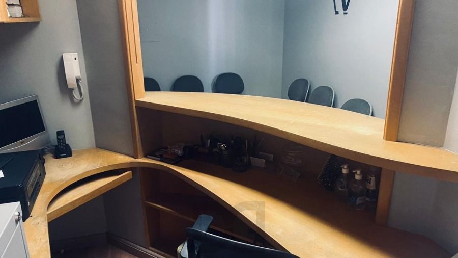Excelente sala com 33,34m2 de frente, na Assis Brasil, Passo D'areia, semi-mobiliado — foto 7
