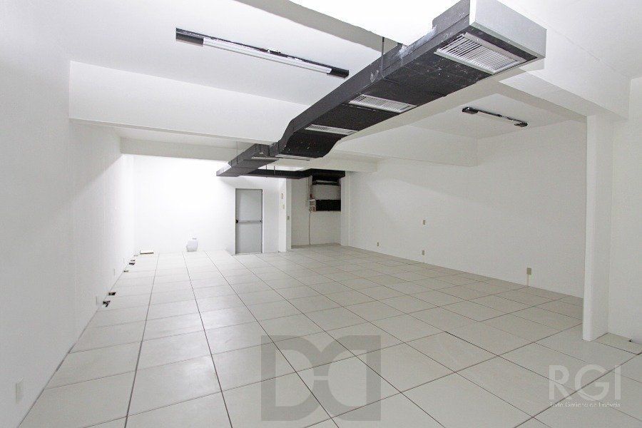 PRÉDIO COMERCIAL PARA SEDE DE EMPRESA COM 400 m² na AVENIDA BAHIA, SÃO GERALDO, JUNTO AO RESTAURANTE KONKA Porto Alegre — foto 18