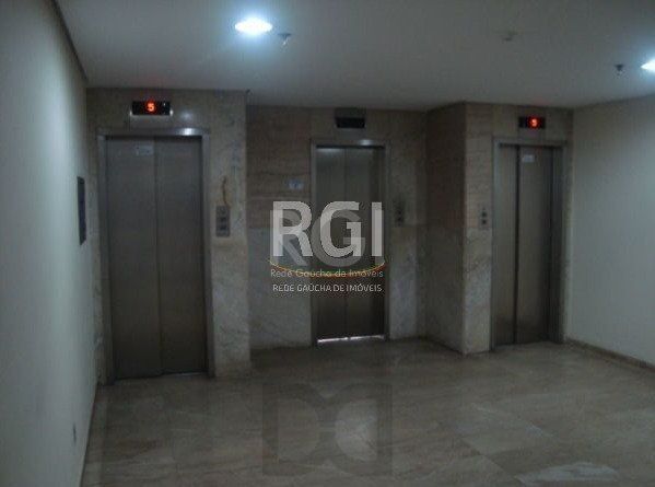 LOJA TÉRREA NA GALERIA QUINTA AVENIDA CENTER, Bairro Moinhos ,45,38 m2 com mezanino com vaga de garagem. — foto 3