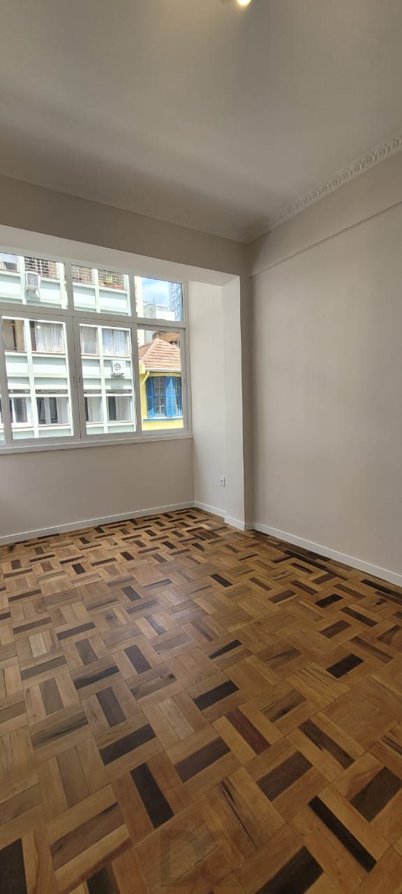 Venda apartamento totalmente reformado, 3 dormitórios living amplo, ótima iluminação, lareira ecológica, centro histórico — foto 25