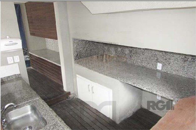 PRÉDIO A VENDA na rua Cairu, Navegantes Porto Alegre RS com aproximadamente 430m², com 2 pavimentos, espaço de estacionamento para 8 veiculos, — foto 14