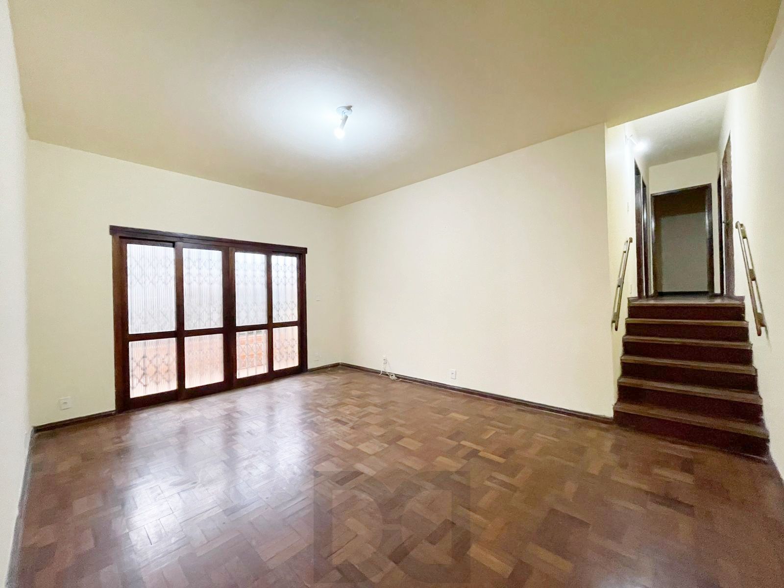 casa com 525 m2 de terreno , casa área construída 395 m2 de área, com 05 dormitorios sendo um suite com banheira — foto 33