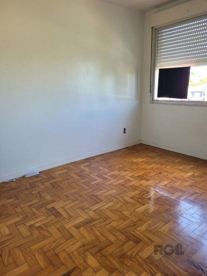 Apartamento 2 dormitórios com vaga no Bairro Cristal. — foto 2