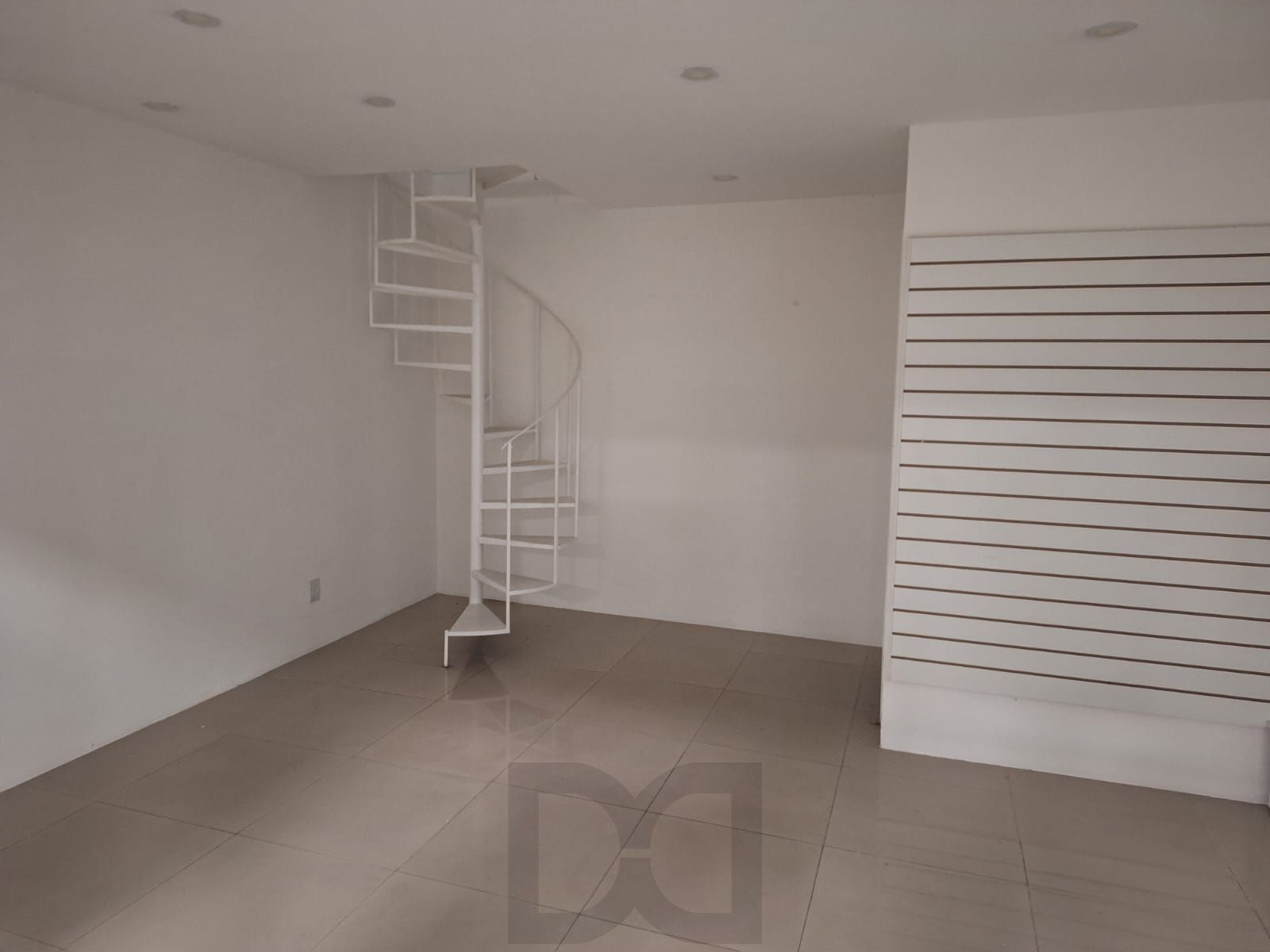 LOJA TÉRREA NA GALERIA QUINTA AVENIDA CENTER, Bairro Moinhos ,45,38 m2 com mezanino com vaga de garagem. — foto 13