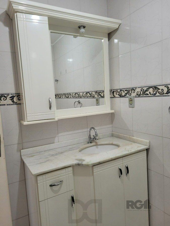 Apartamento 2 dormitórios com vaga no Bairro Cristal. — foto 4