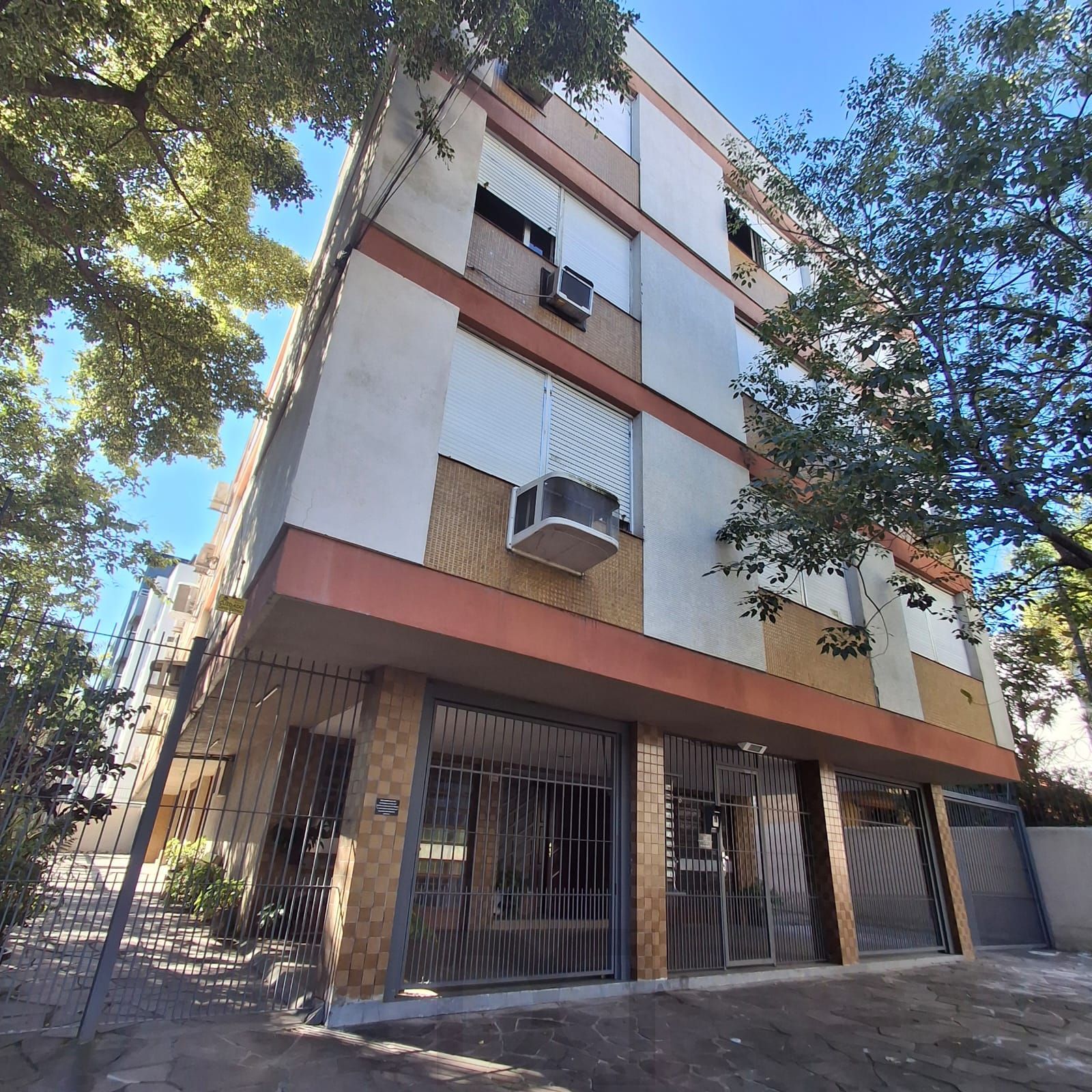 Amplo apartamento de 3 dormitórios próximo ao Zaffari Cabral, Parcão, Colegio Leonardo da Vinci — foto 2