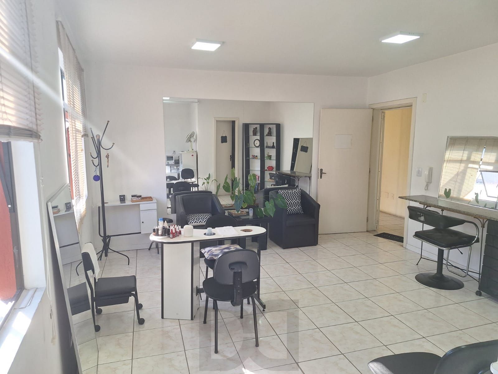 sala comercial na rua Sorocaba, bairro Passo D'areia,com 28,26m2 de área privativa, R$135.000,00 — foto 4