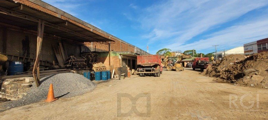 Depósito Pavilhão Venda no Bairro Navegantes com 1800m² de terreno e 324m² de escritórios - De esquina — foto 4
