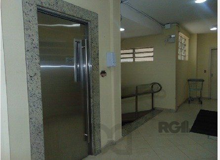 Ampla apartamento 3 dormitorios,living 2 ambientes na Cidade Baixa, com 2 garagem, — foto 16