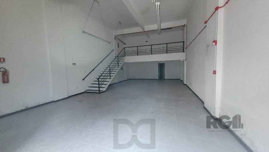 Loja a Venda na Rua Félix da Cunha, com 150m², Moinhos de Vento, entre a Av Cristóvão e Rua Marques do Pombal, com amplo salão — foto 5