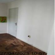 Excelente apto. de 37,15m2 com sala, cozinha com armários, balcão com pia, banheiro social mobiliado, com box, piso em parquet — foto 4