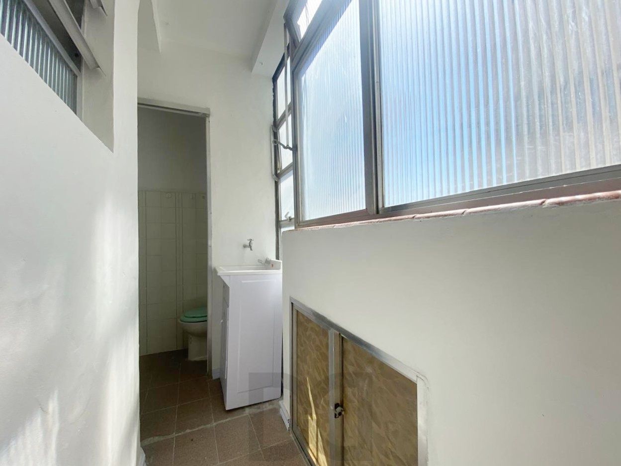 Apartamento reformado de 3 dormitórios transformado em 2 perto da Redenção — foto 10