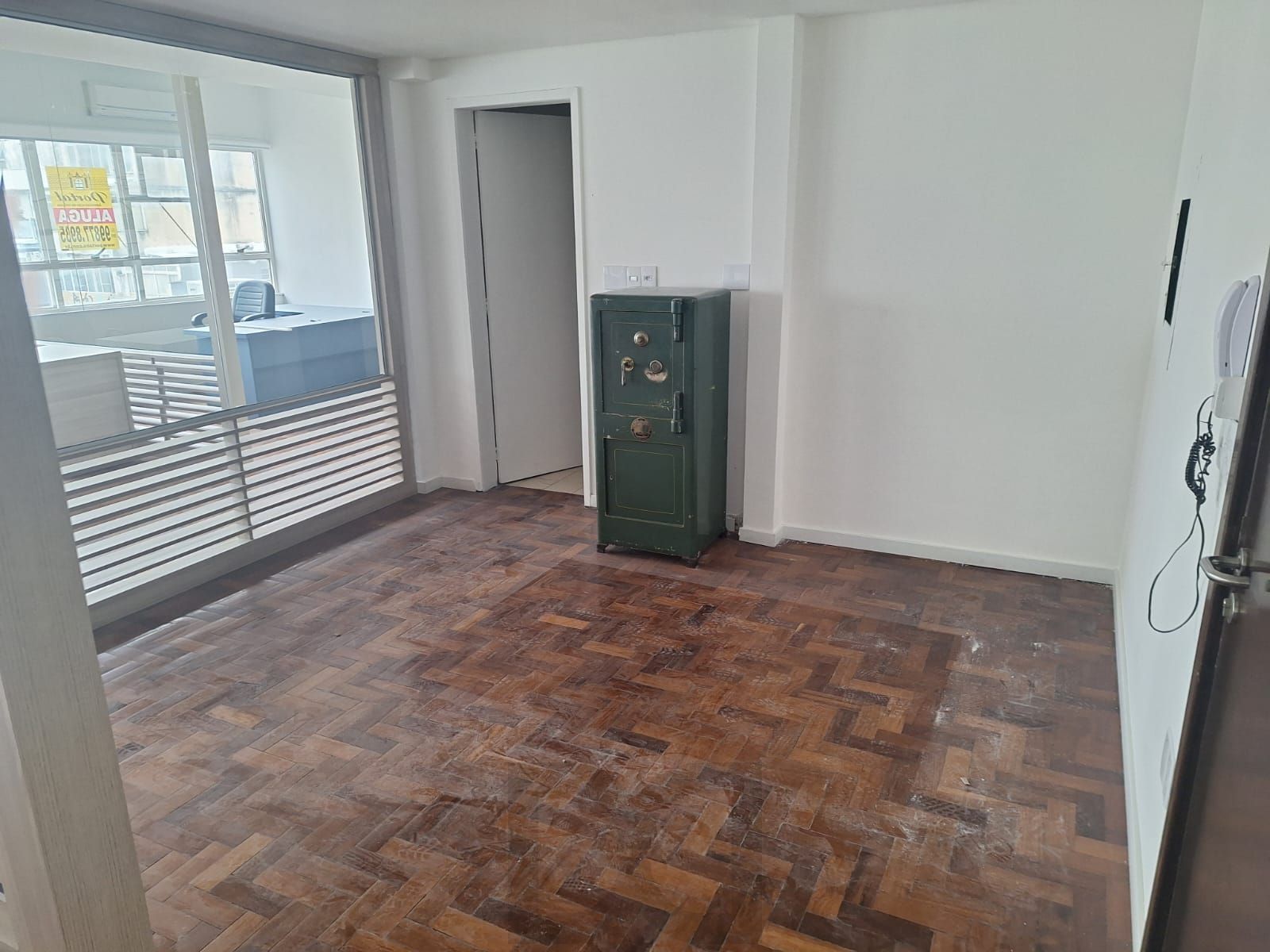 Excelente conjunto/sala c/123, 68 m2 privativo ,02 banheiro, 01 copa. Rua Andrade Neves. — foto 3
