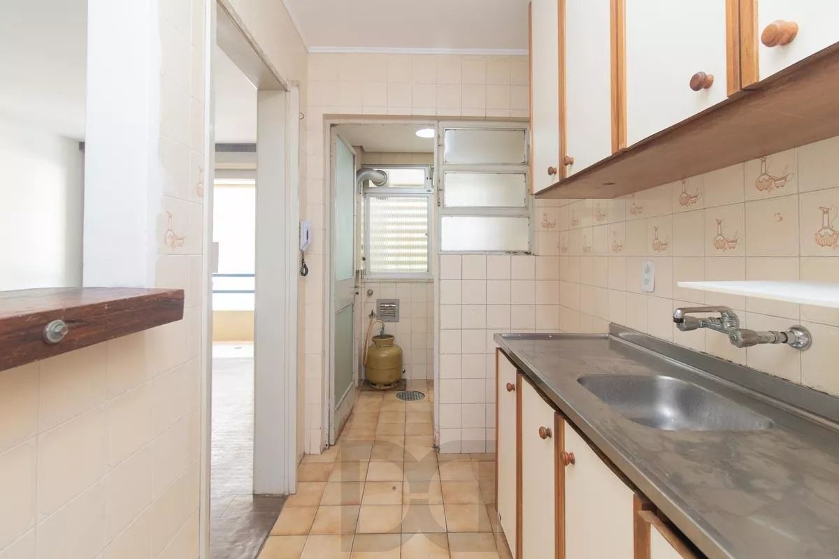 Excelente apto. no Bairro Partenon, com 52m2 de área útil, semi mobiliado, de 01 dormitório c/ uma vaga de garagem escriturada e coberta — foto 15