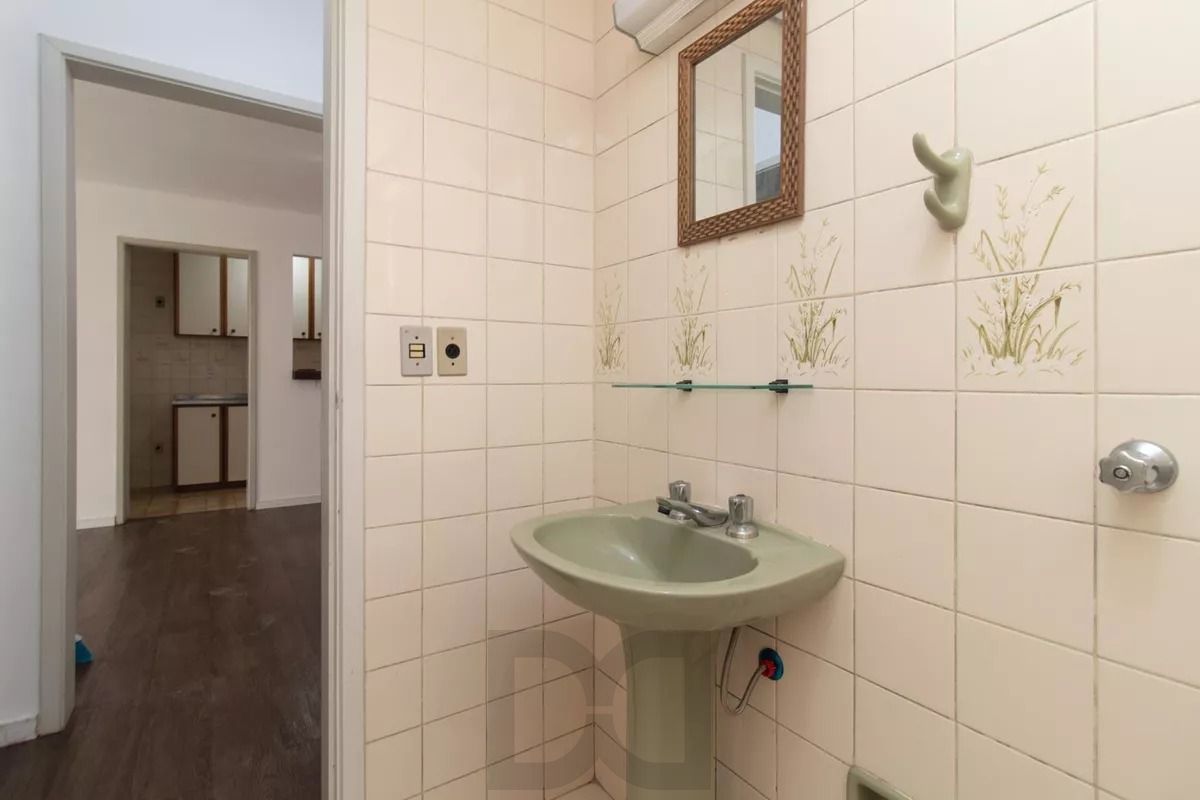 Excelente apto. no Bairro Partenon, com 52m2 de área útil, semi mobiliado, de 01 dormitório c/ uma vaga de garagem escriturada e coberta — foto 19