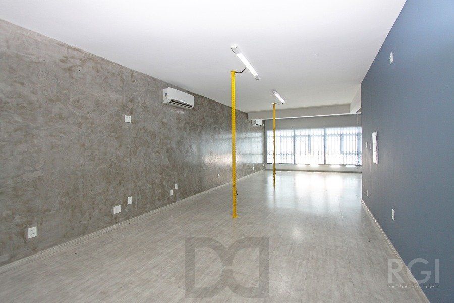 PRÉDIO COMERCIAL PARA SEDE DE EMPRESA COM 400 m² na AVENIDA BAHIA, SÃO GERALDO, JUNTO AO RESTAURANTE KONKA Porto Alegre — foto 11