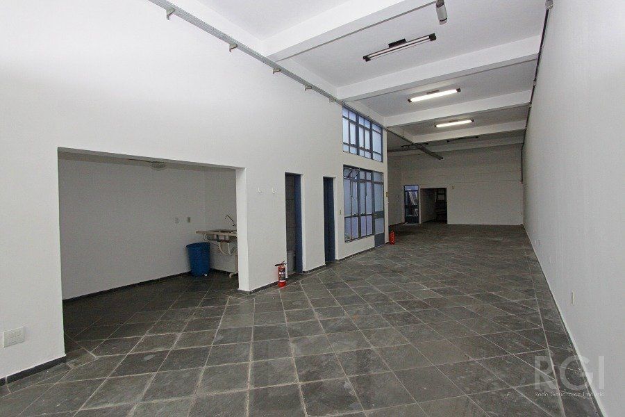 PRÉDIO COMERCIAL PARA SEDE DE EMPRESA COM 400 m² na AVENIDA BAHIA, SÃO GERALDO, JUNTO AO RESTAURANTE KONKA Porto Alegre — foto 21