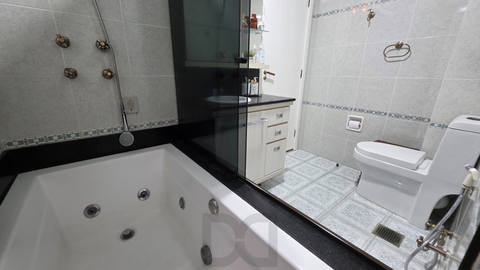Maravilhoso apartamento no bairro Rio Branco próximo ao Zaffari Cabral , Igreja e colegio — foto 30