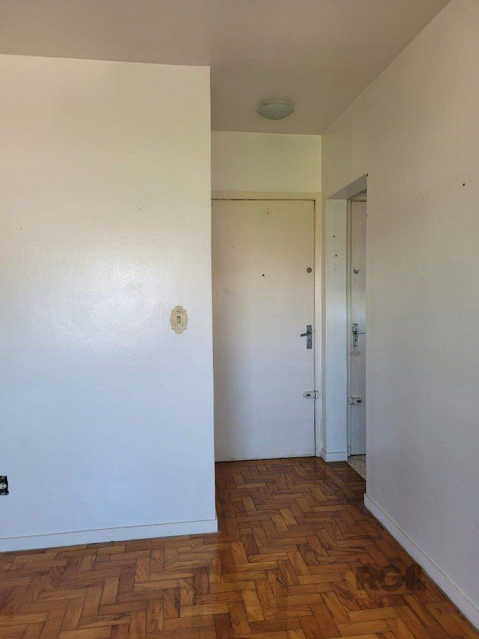 Apartamento 2 dormitórios com vaga no Bairro Cristal. — foto 11