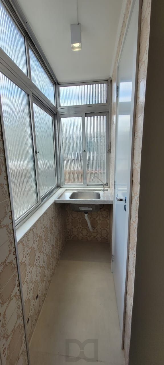 Venda apartamento totalmente reformado, 3 dormitórios living amplo, ótima iluminação, lareira ecológica, centro histórico — foto 35
