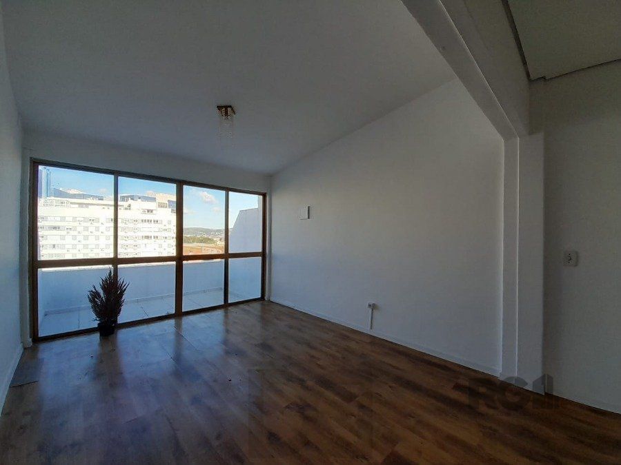 Sala duplex, 67,5m² privativos, boa orientação solar, fundos para a Protásio Alves — foto 8