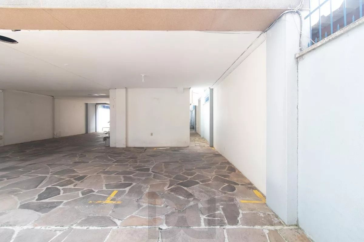 Excelente apto. no Bairro Partenon, com 52m2 de área útil, semi mobiliado, de 01 dormitório c/ uma vaga de garagem escriturada e coberta — foto 3